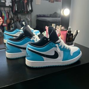 Mens UNC Jordan Ones Low